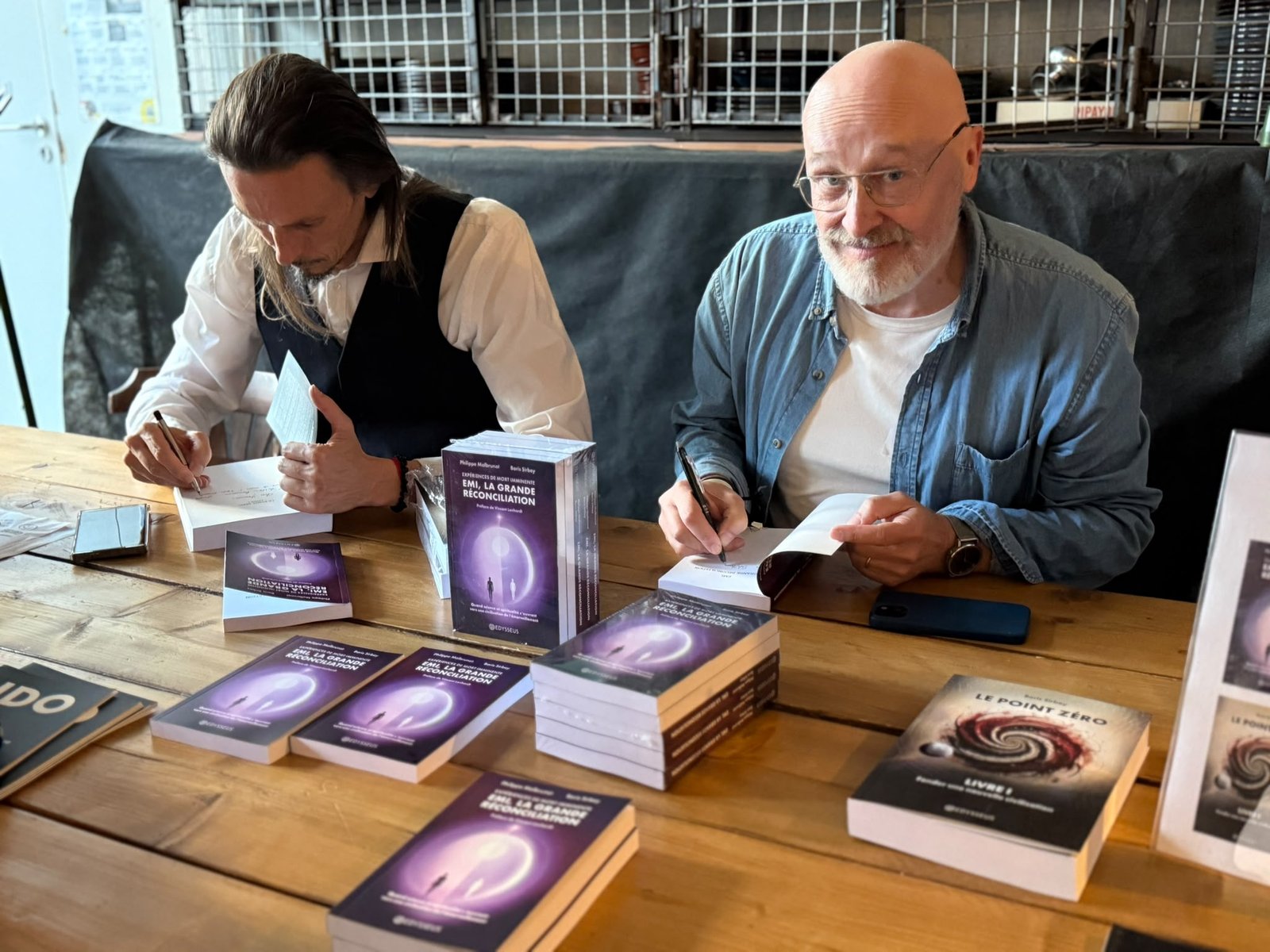 Séance de dédicace du livre EMI, la Grande Réconciliation